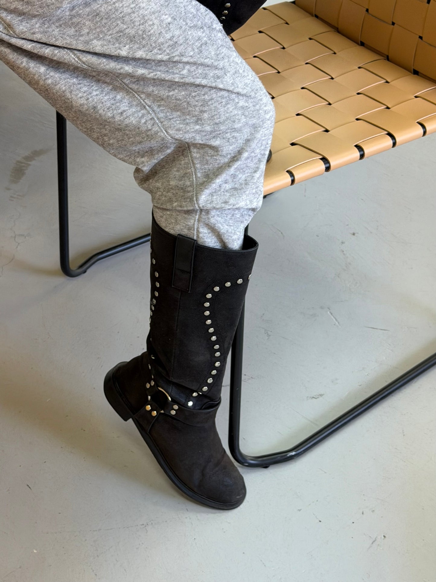Studs long boots