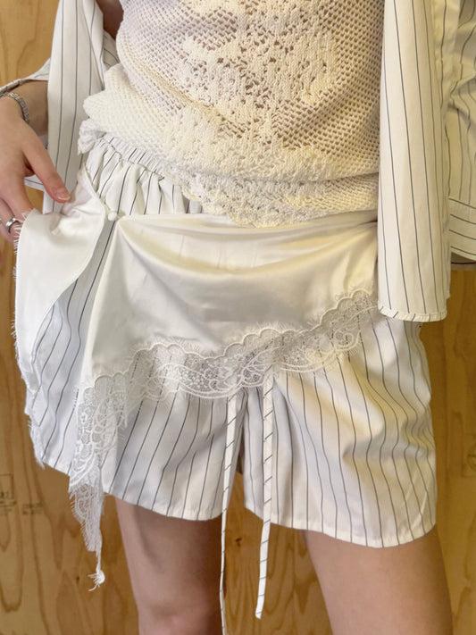 Lace hip scarf