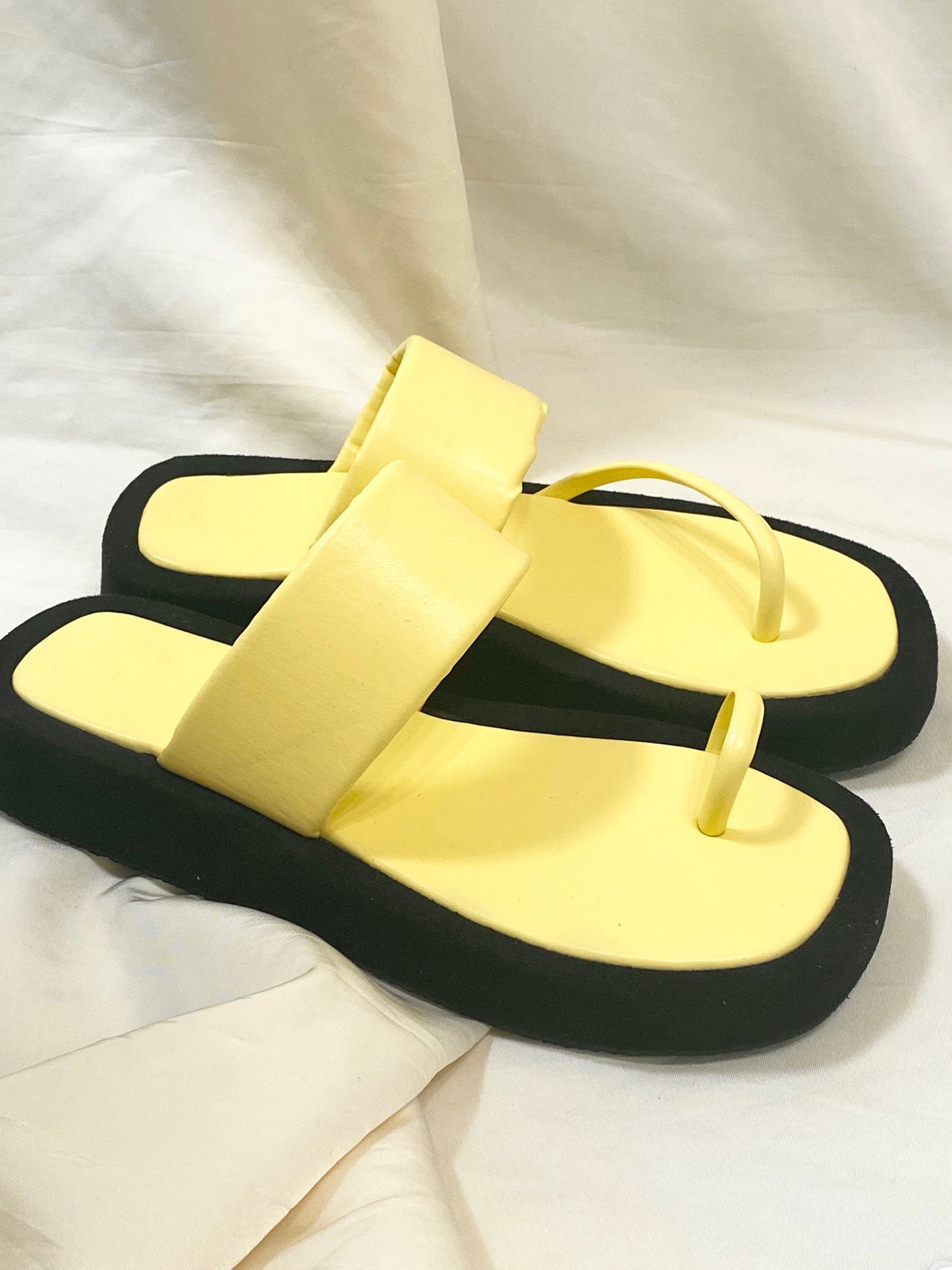 Lemon cake sandal