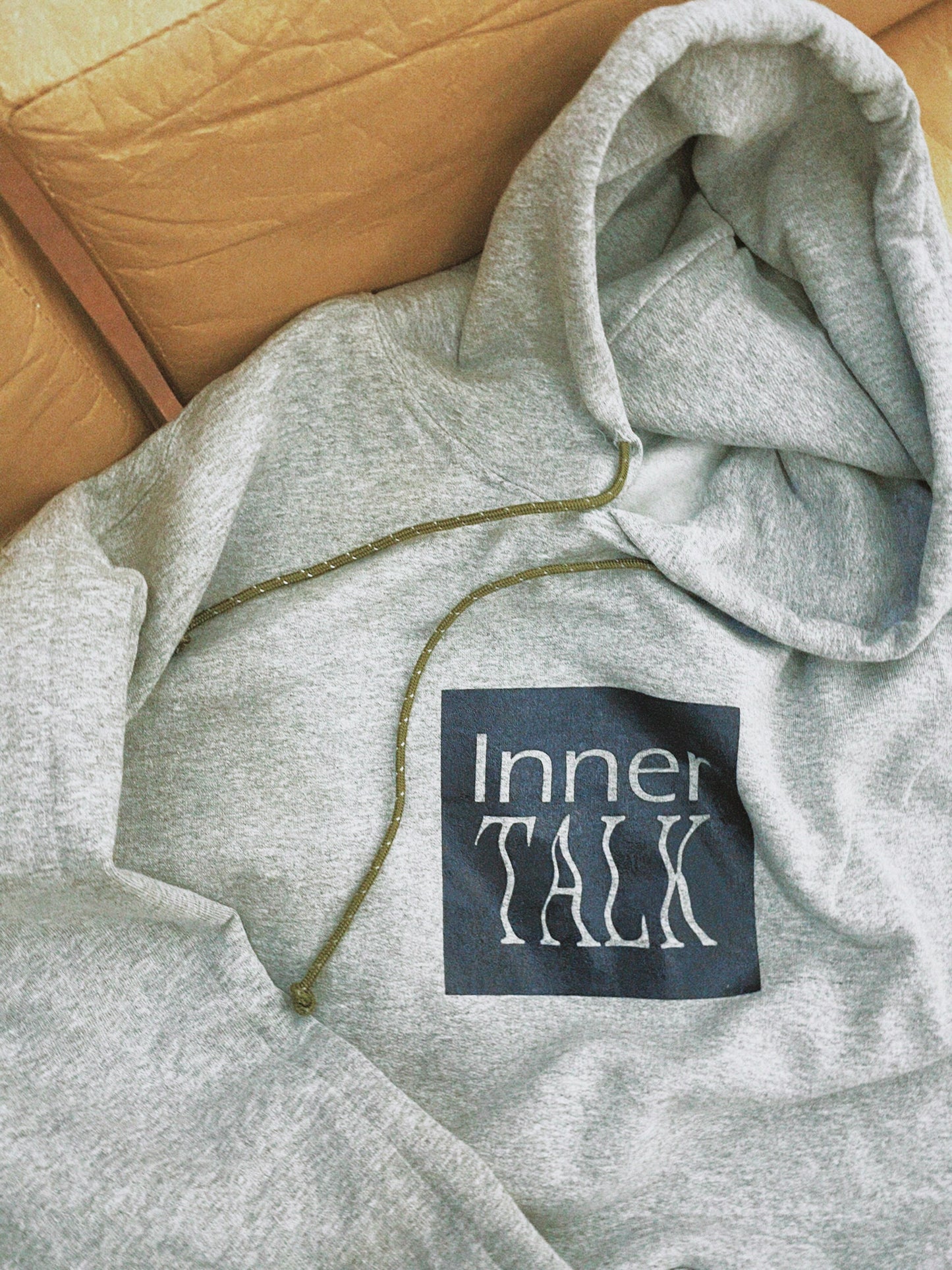 innerTALK box logo hoodie