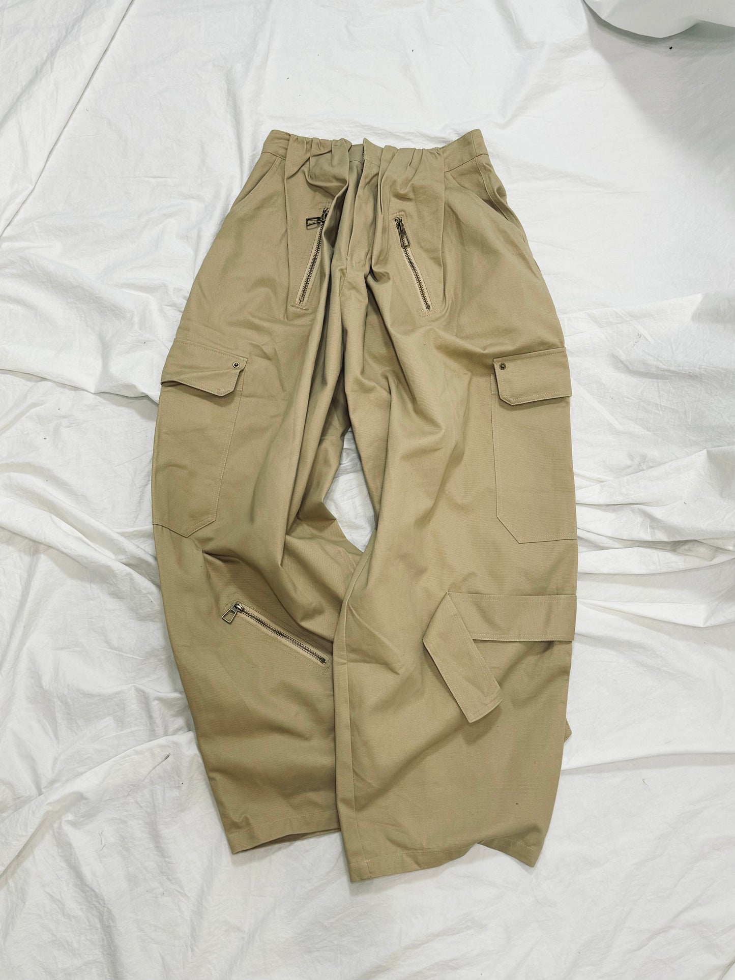 Wide cargo pants