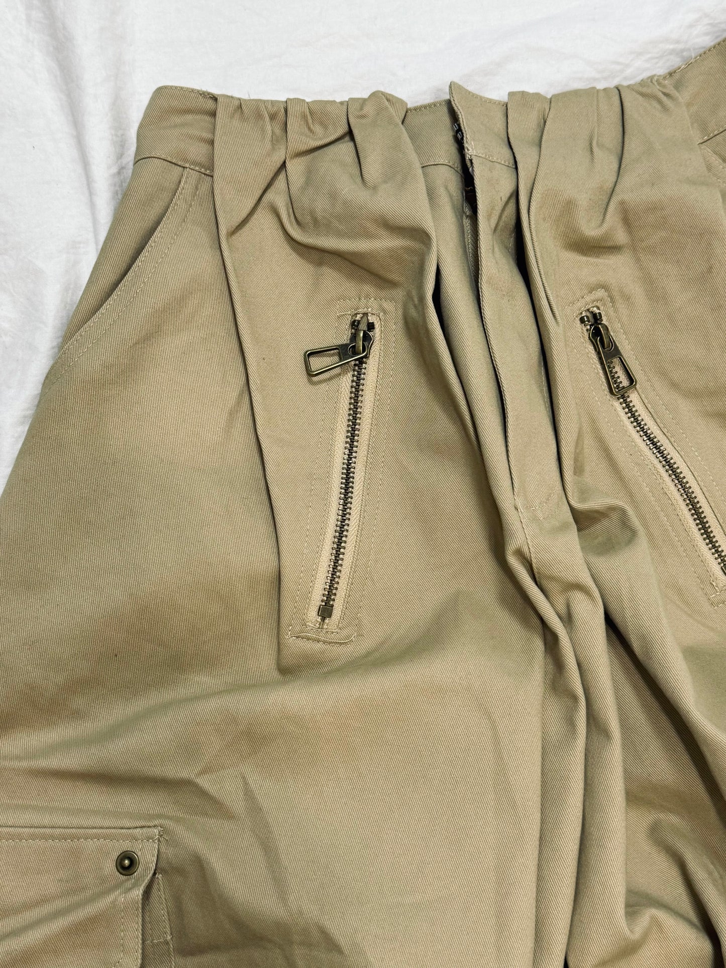 Wide cargo pants