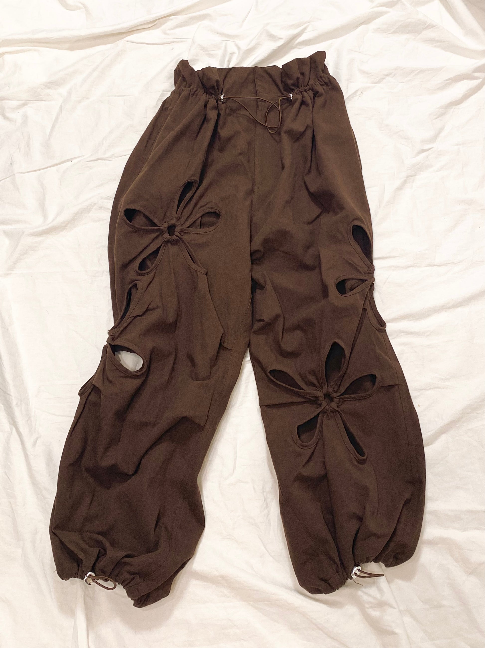 Full of holes cargo pants – innerTALK