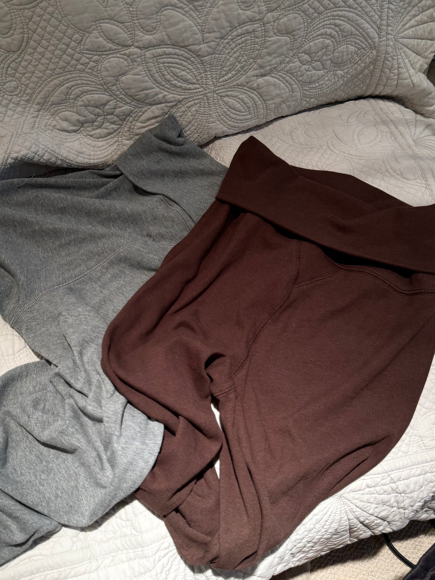 Slim flare knit pants