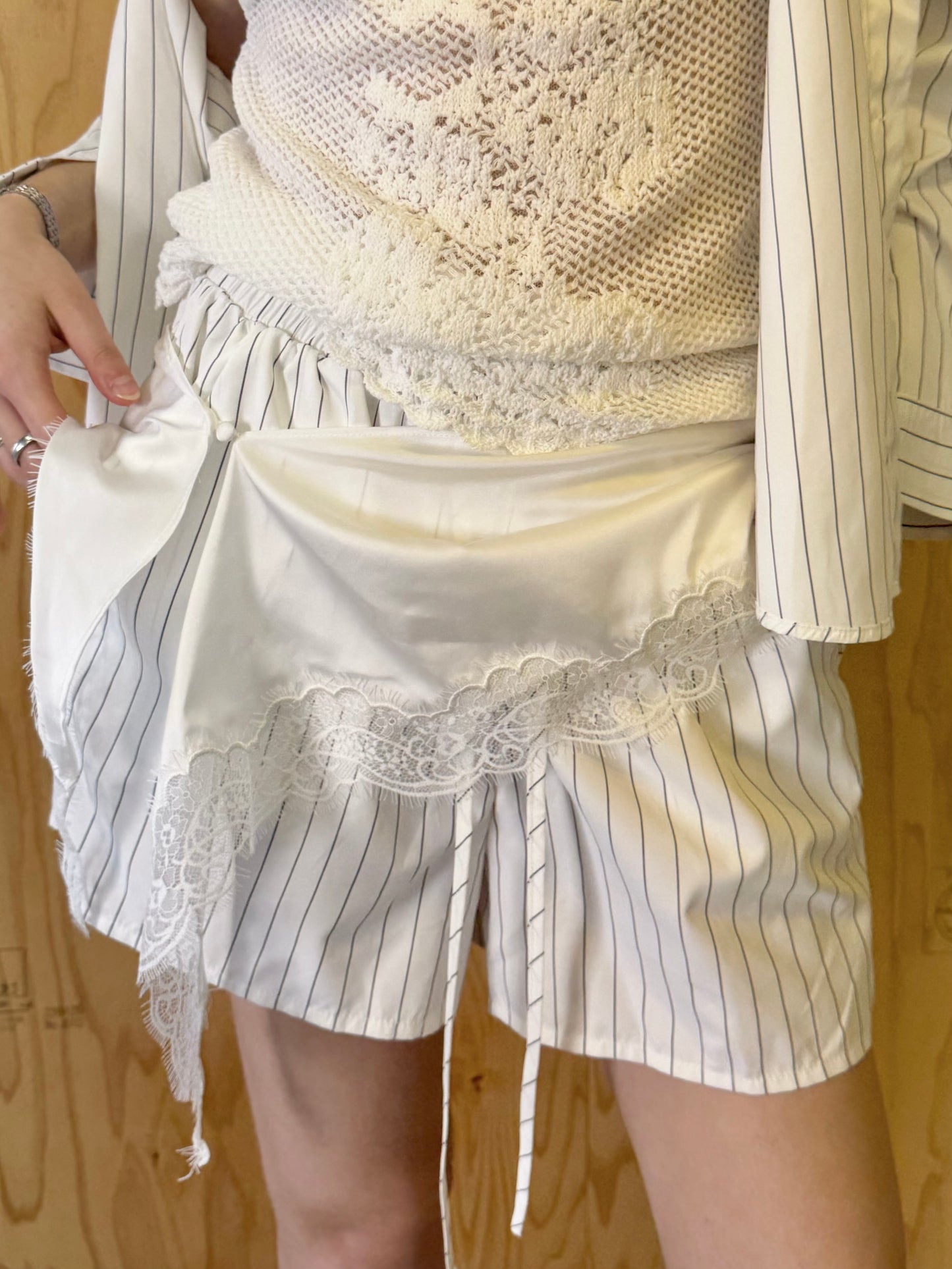 Lace hip scarf