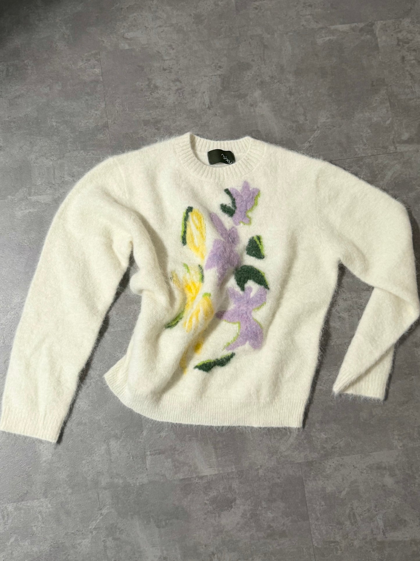 Bouquet knit tops