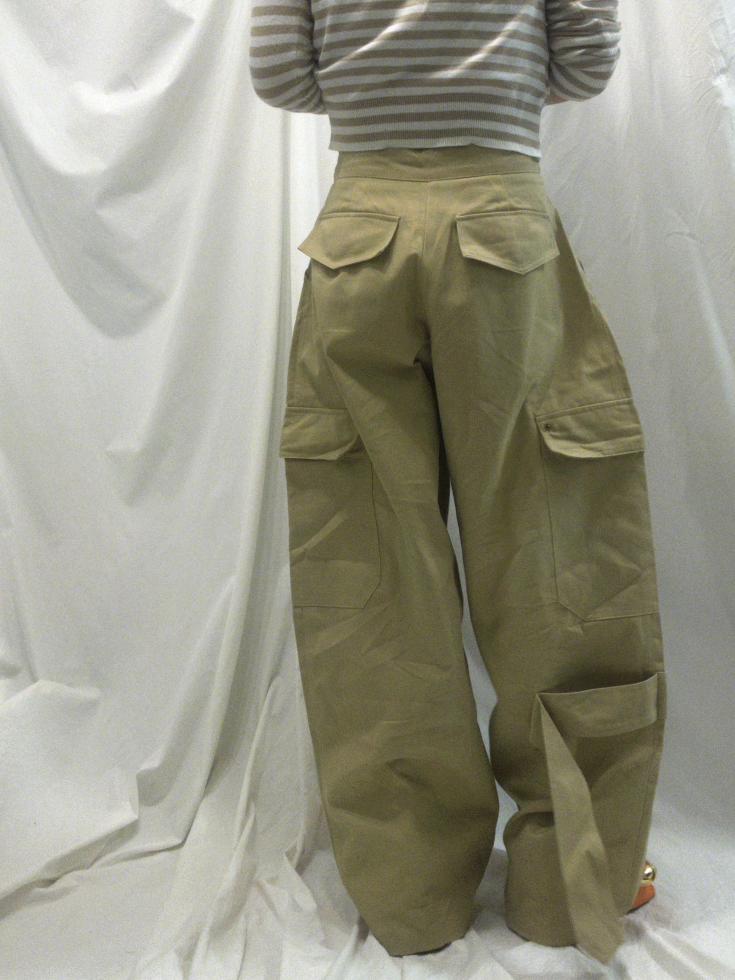 Wide cargo pants