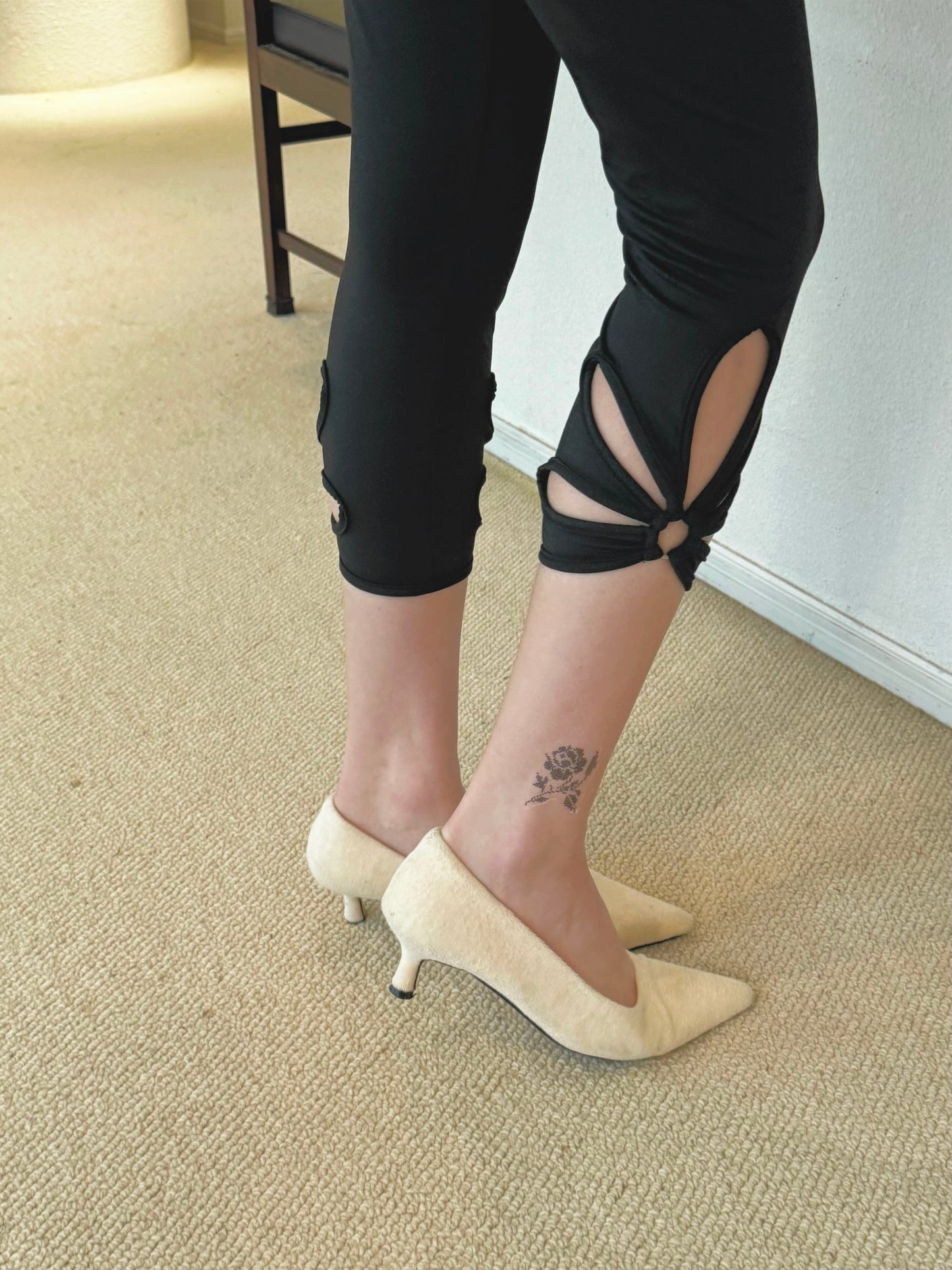 Full of holes leggins