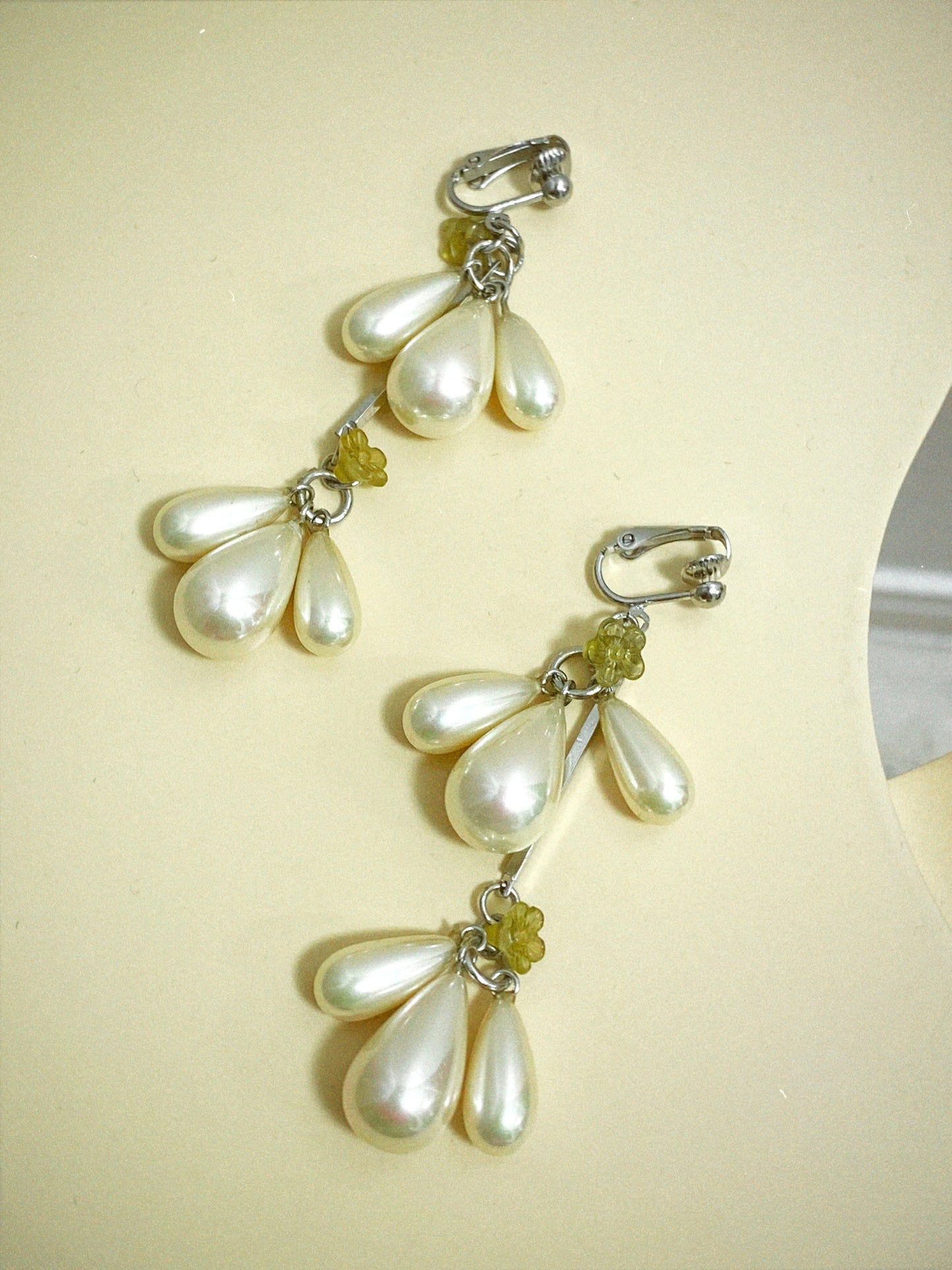Pistachio earrings
