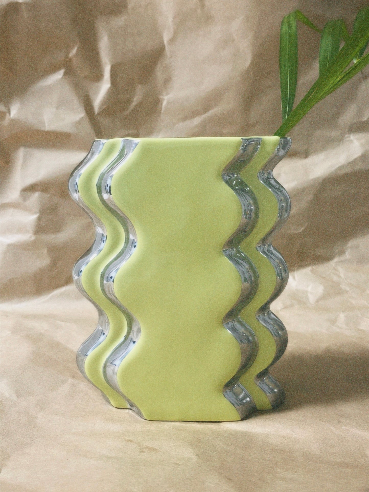 Yurayura leaf vase